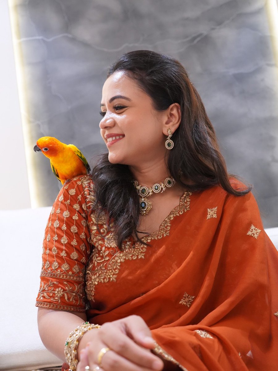 hharryy17's tweet photo. Manimegalai konjam body weight pota mari irukale....ana alaga irukala guys 😍✨ https://t.co/qNL6YAT65y