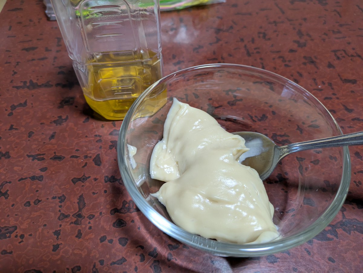 misorakotoko's tweet photo. 明日の施餓鬼供養のお斎の一品、胡麻豆腐。父と義妹と私と５分交代で大鍋に3升分。暑いので水を少々控えめに、練り練り練り練り。鍋肌に残った胡麻豆腐が本日のおやつ💕 https://t.co/gURJcv1i5C