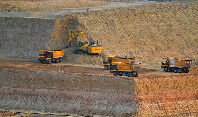pakco_updates's tweet photo. #Aug8
2. #Pakistan resolves lease dispute to unlock $200Mn mining project reported by @sifcpakistan. #Islamabad identified mining as a key pillar of its economic strategy, to attract foreign &amp; domestic #investment into its vast but underdeveloped mineral sector to boost exports. https://t.co/jHE6LPBvrS