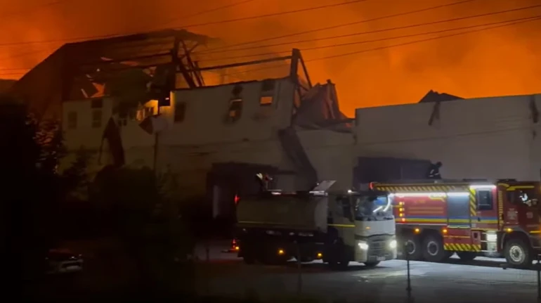 IuliiaMendel's tweet photo. In a surprising move Russia is destroying Ukraine's warehouses. As we know escalation should have led to peace, as it always does, but this time... led to more escalation... I wonder why (SARCASM).

Russian drones destroyed a 20,000 m² warehouse complex in Dnipro on Aug 4, including part of Ukrainian company Biosphere’s facility. Founder Andriy Zdesenko: “Rescuers worked nonstop, but the fire completely destroyed it. In hours we lost significant products and logistics capacity.”

Biosphere (est. 1997) makes household & hygiene goods (Freken BOK, Smile, etc.). Comes amid wider Russian strikes that killed an Epicenter worker and hit other logistics sites.

Also, Russia destroyed two logistics complexes of "Epicenter" in Kyiv and the region: an employee died. And Russians destroyed Rozetka distribution warehouse complex near Kyiv... In just one night