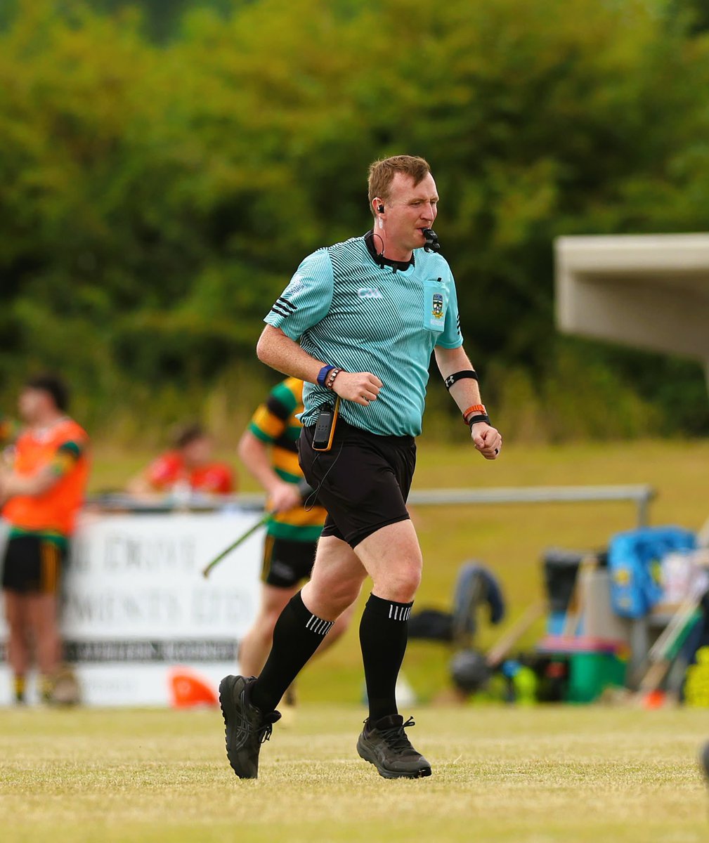 MrFlynnMeath's tweet photo. Action from the Meath GAA Club Championships.

Great to be out refereeing and thanks to Martin Costello for these excellent photos.

Credit to Kilskyre/Moylagh and Dunderry for a sporting game and to Gaeil Colmcille for having Grangegodden in fantastic condition. 

#MeathGAA #ClubChampionships #Hurling #Referee 

📸 @fidgyfotos16 

@KilskyreMoylagh @Dunderry_Gaa @GaeilColmcille