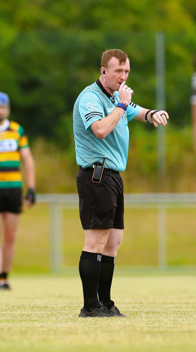 MrFlynnMeath's tweet photo. Action from the Meath GAA Club Championships.

Great to be out refereeing and thanks to Martin Costello for these excellent photos.

Credit to Kilskyre/Moylagh and Dunderry for a sporting game and to Gaeil Colmcille for having Grangegodden in fantastic condition. 

#MeathGAA #ClubChampionships #Hurling #Referee 

📸 @fidgyfotos16 

@KilskyreMoylagh @Dunderry_Gaa @GaeilColmcille