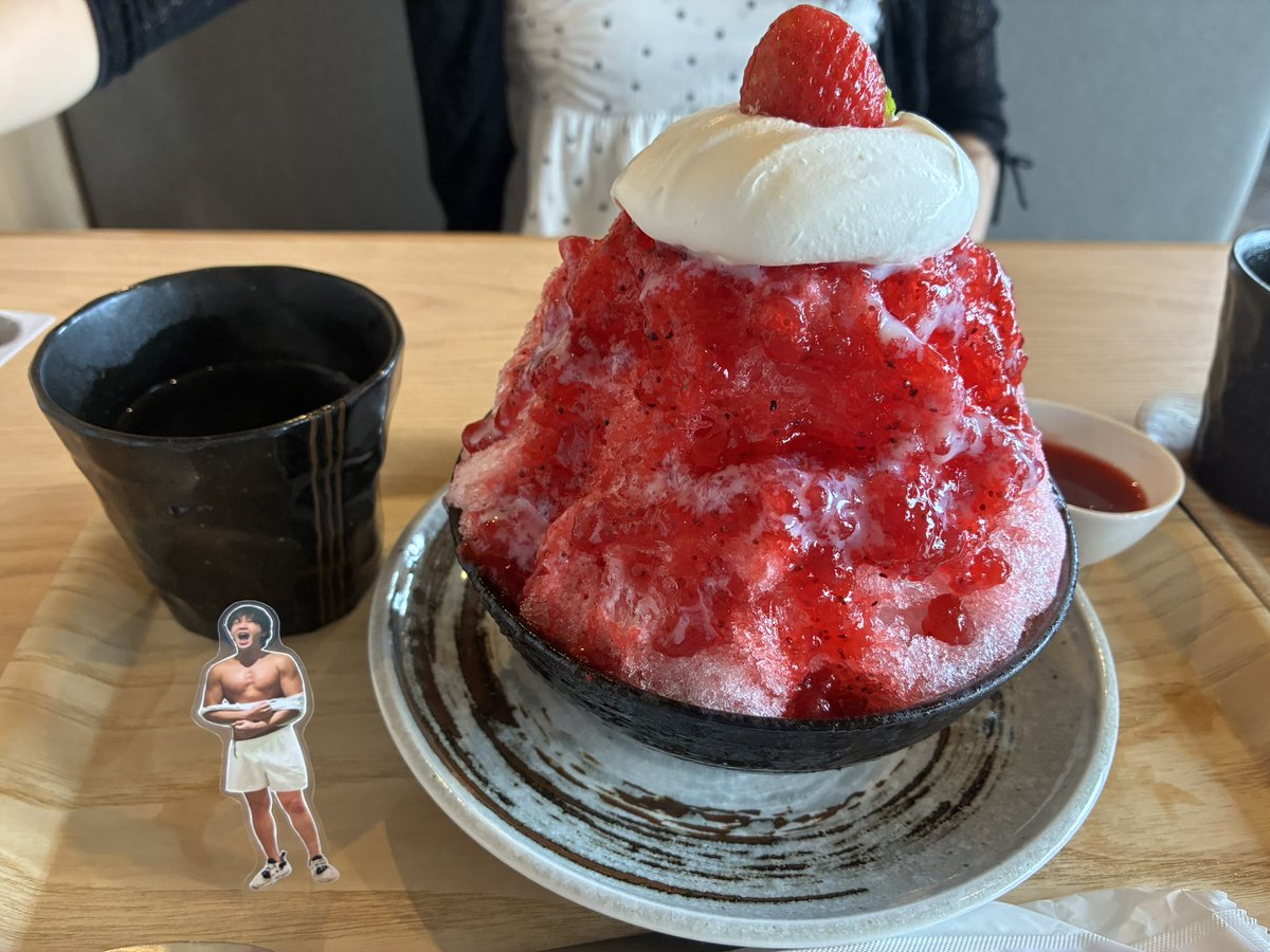 07Churasan's tweet photo. 暑すぎで子供たちとかき氷🍧を食べに。
毎日、外が暑すぎる💦
裸であるけるものならそうしたい🤣

#フチソクさん
#ふんわりかき氷風鈴堂 https://t.co/eXCYXiU7DC