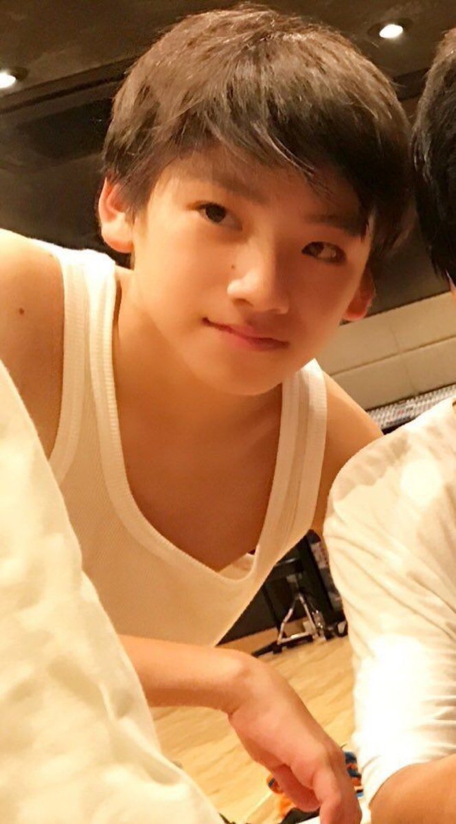 yumnya27's tweet photo. 누나 나 데이터 다썼는데 핫스팟좀 https://t.co/VsMVrL9aMT