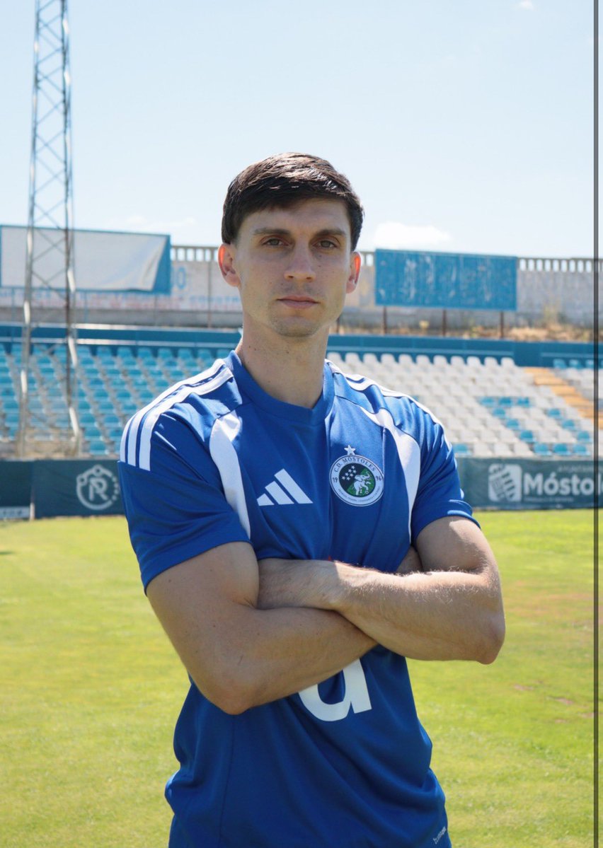 Nacional10x's tweet photo. 3 RFEF - Mercado de fichajes

El pichichi del Grupo VI en las filas del Crevillente Deportivo, se marcha dirección CD Móstoles.

Hablamos de Tiku, el delantero murciano anotó 20 goles y se erigió como uno de los mejores atacantes de la geografía nacional. https://t.co/jplTyX88XE