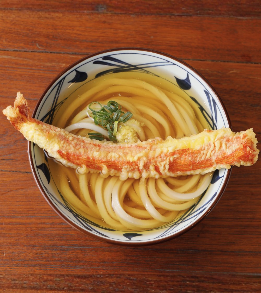 UdonMarugame's tweet photo. ＼8月の季節限定商品のご紹介🌞／

今月は、
🥢ピリリとした味わい 『紅しょうが串』
🐟ふわっとした身の 『いとより天』
🦀食べ応えのある 『ジャンボカニカマ』
🍆とろっとやわらか『長なす天』
が登場しています✨

どの天ぷらを食べてみたいですか？ #丸亀製麺 https://t.co/qhkOaXvkZI