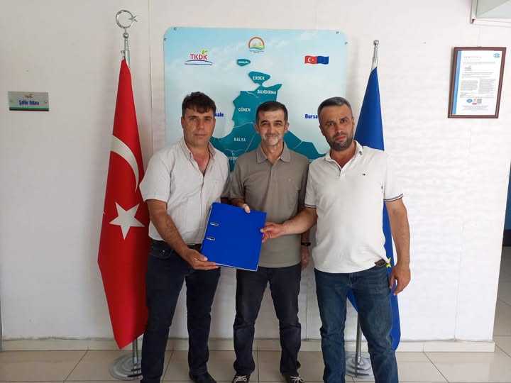 TkdkBalikesir's tweet photo. ✍️Bigadiç İlçemizde faaliyet gösteren yatırımımız süt toplama sektöründen,yatırımcımıza yatırımında %70 hibe desteği sağladık

🍁Yatırımcımız Hamidiye Köyü Tarımsal Kalkınma Kooperatifi'ni  tebrik eder, üretimin gücünü artıracak bu desteklerin Balıkesir'e hayırlı olmasını dileriz https://t.co/llpZimwC3N