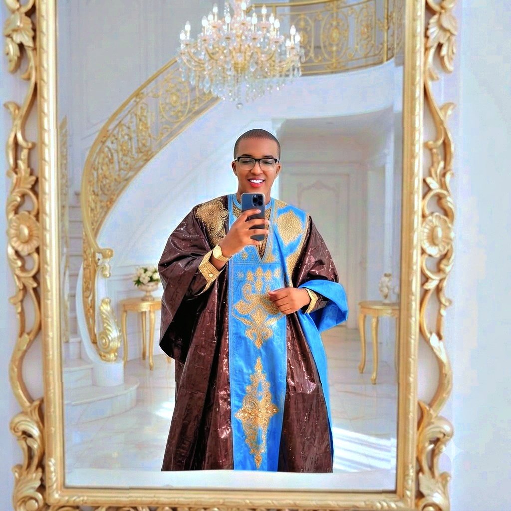 SJidah's tweet photo. Il n'y a pas de honte à préférer le bonheur.

Son Excellence Alhadji Sani Jidah 🤝🏻. https://t.co/jAgw20FuTq