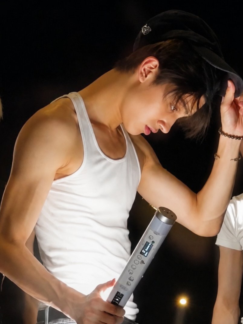 xxeoje's tweet photo. the most attractive guy alive https://t.co/06weay2O7Y
