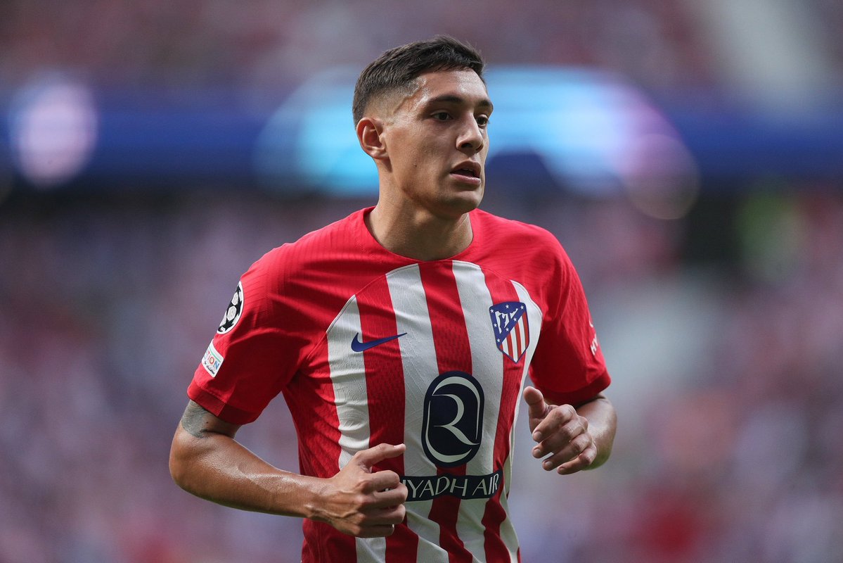 psycoarsenal's tweet photo. Club to club agreement in place between AS Roma and Atlético Madrid for Nahuel Molina at €13m plus €4m add-ons.

Details to be sorted on personal terms then deal to be done for Argentina right back. 🇦🇷

🎥🇮🇹 https://t.co/CJTPAiDyxv… https://t.co/01fi2fm77c