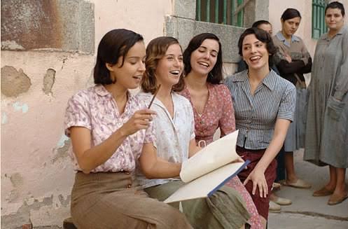 manuelsanbai's tweet photo. "Que mi nombre no se borre de la historia." Las 13 rosas. 2007. E. Martínez -Lázaro. #Las13Rosas https://t.co/QmIux3sD4y