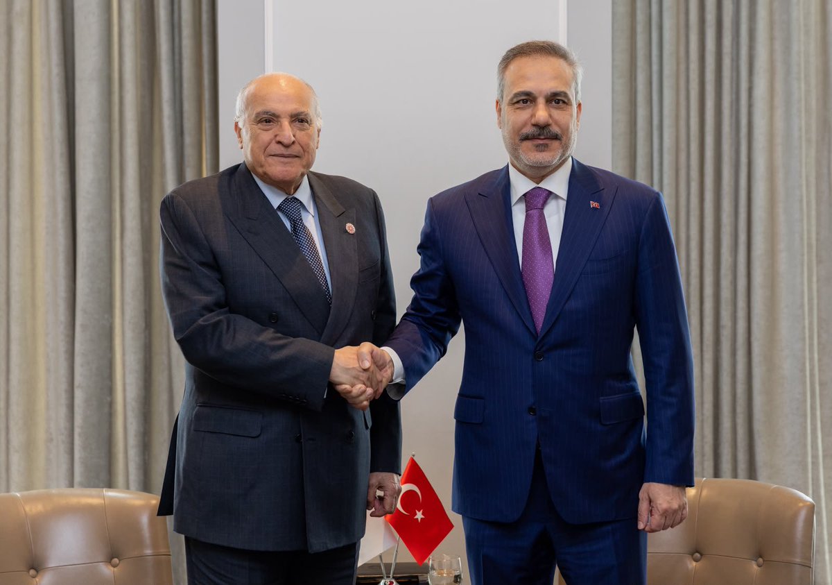 TC_Disisleri's tweet photo. Bakanımız @HakanFidan, Cezayir Devlet Bakanı, Dışişleri, Yurtdışındaki Vatandaşlar ve Afrika İşleri Bakanı Ahmed Attaf ile Amman’da biraraya geldi. https://t.co/00vf045OSB