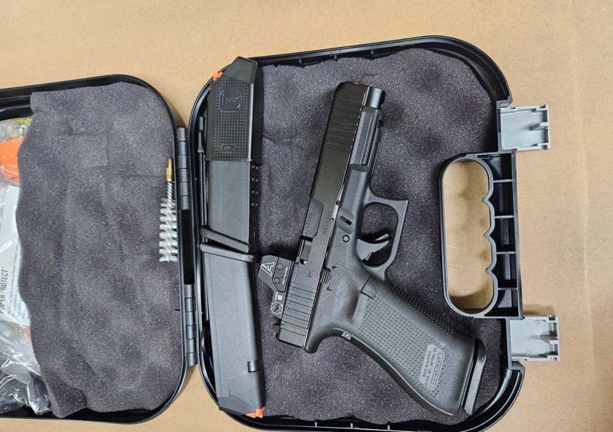 ChicagoDroryxtX's tweet photo. Glock Model 47 Gen 5 9mm MOS Optics Ready With Ameriglo RMR Trijicon FootPrint
Description:
Model: g47
Caliber Info: 9mm Luger
Price: $449.99

#glock #tactical #ar #firearm #edc #weapons #military #igmilitia #pewpewpew #freedom #handgun #hunting #concealedc https://t.co/vPzJKrdrm7
