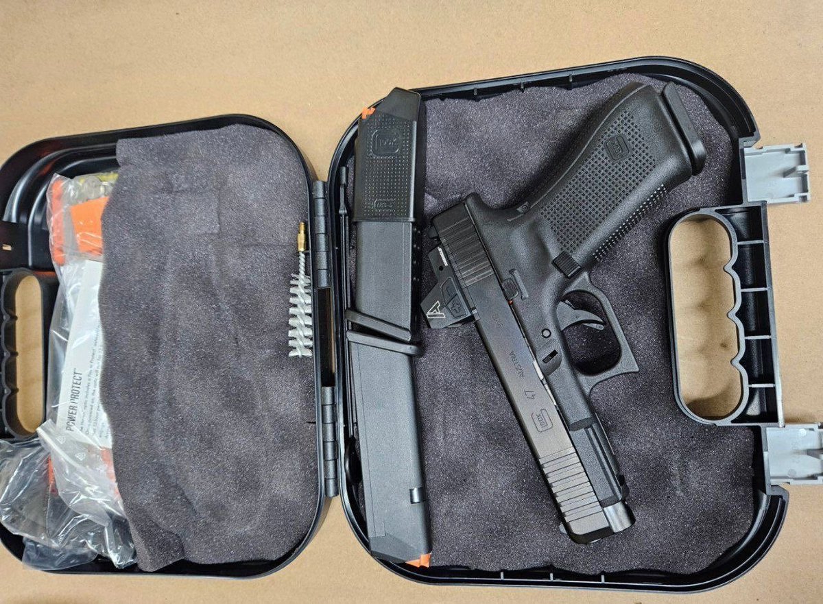 ChicagoDroryxtX's tweet photo. Glock Model 47 Gen 5 9mm MOS Optics Ready With Ameriglo RMR Trijicon FootPrint
Description:
Model: g47
Caliber Info: 9mm Luger
Price: $449.99

#glock #tactical #ar #firearm #edc #weapons #military #igmilitia #pewpewpew #freedom #handgun #hunting #concealedc https://t.co/vPzJKrdrm7