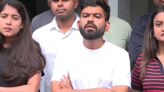 OpIndia_com's tweet photo. Abhijeet Dipke and CJP suddenly remembered the Jharkhand student protests only after facing mounting accusations of hypocrisy. 

Their "too ill to travel" excuse collapsed when the same leaders were seen attending public events in Sambhaji Nagar.

From selective activism to celebrating Dharmendra Pradhan's resignation while volunteers cared for starving protesters, here's why CJP's credibility is under the scanner.

Read: 

https://t.co/FnH6VTxkn7
