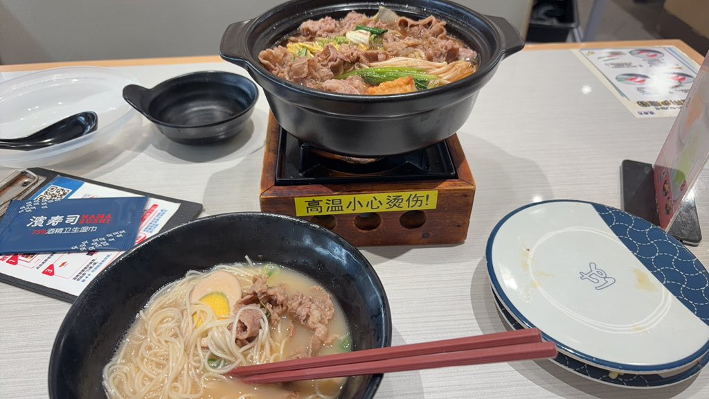 don1tremember's tweet photo. 其实幸福很简单。
（只吃牛肉和拉面的来了 https://t.co/8KwcrOBUmJ