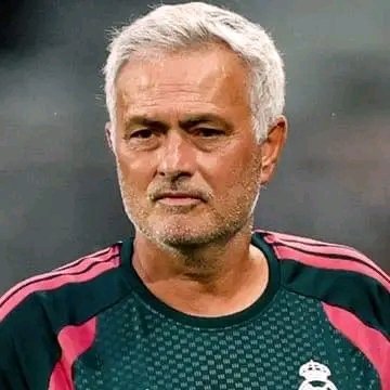 kaywiree's tweet photo. 🚨 Jose Mourinho has shown he wants more 𝐂𝐑𝐄𝐀𝐓𝐈𝐕𝐈𝐓𝐘 and playmaking in the midfield. 🪄

He played Trent Alexander-Arnold as a midfielder in Real Madrid's friendly against Fiorentina for this reason, Diario AS reports. 📏 https://t.co/qFQSeZuQf9