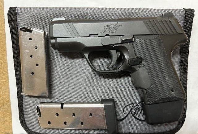 ChicagoDroryxtX's tweet photo. KIMBER EVO SP (TLE) 9MM LUGER (9X19 PARA)
KIMBER EVO SP (TLE) with marine corp insignia on barrel. crimson trace lasergrips, #usa #chicago https://t.co/fGfP6I0qJa