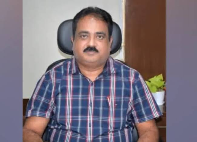 otvkhabar's tweet photo. #ମନୋଜ_ପାଢ଼ୀଙ୍କୁ_ସର୍ତ୍ତମୂଳକ_ଜାମିନ
-ପାଠ୍ୟପୁସ୍ତକ ତ୍ରୁଟି ଘଟଣା; ଅଭିଯୁକ୍ତ ମନୋଜ ପାଢ଼ୀଙ୍କୁ ସର୍ତ୍ତମୂଳକ ଜାମିନ
-ସର୍ତ୍ତମୂଳକ ଜାମିନ ପ୍ରଦାନ କଲେ କଟକ ସ୍ୱତନ୍ତ୍ର SC/ST କୋର୍ଟ
#TextbookError #ManojPadhi #ConditionalBail #CuttackCourt #OTV https://t.co/LdBH8IO3AT