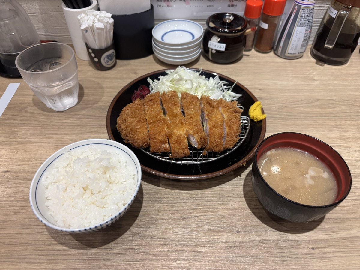 mjs_tokyo3's tweet photo. お疲れ様です☀️
今日はお昼に訪問先でとんかつを食べました！
ナマック岩塩という独特な味のお塩がお気に入りです✨

税理士試験も残り1日、応援しています！

#ミロク情報サービス #MJS #企業公式つぶやき部 https://t.co/4PI6dB9ppZ