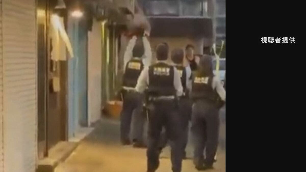 livedoornews's tweet photo. 【調査へ】刃物持った男が警察官に発砲され死亡「発砲の要件満たす」
https://t.co/J1fiVONd7k

4日夜、大阪で拳銃を発砲されて死亡した男の死因は、出血性ショックだと分かった。大阪府警は拳銃使用について「報告を聞いた限りは発砲の要件を満たすが、調査中」としている。 https://t.co/E3GsClZdqy