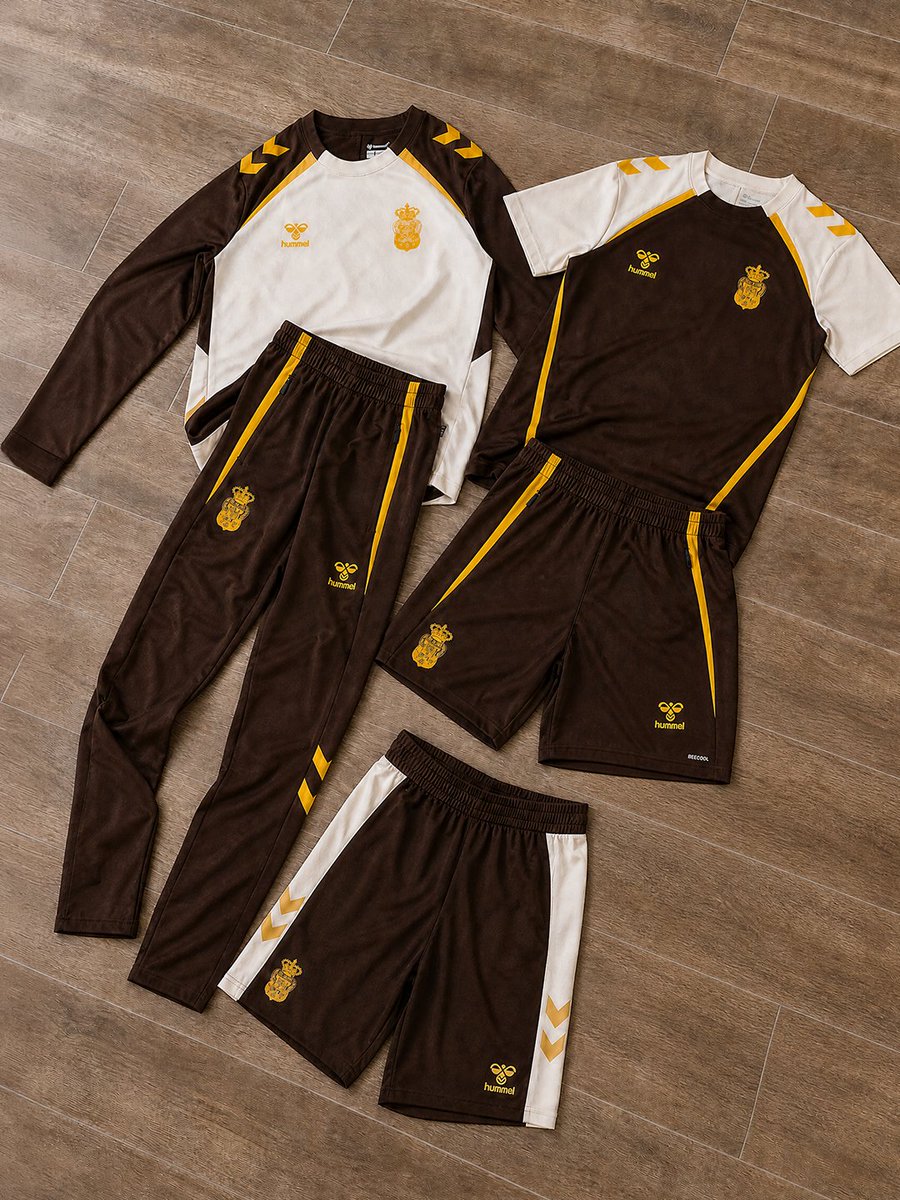 _PointDePenalty's tweet photo. La gamme training complète de Las Palmas 🏃‍♂️ (code PDP10)

Maillot (12€) https://t.co/fRlO7zTj9Q

Jogging (16€) https://t.co/iiyeYQLuwB

Short (12€) https://t.co/URJ55n5Mqw

Warm-up (19€) https://t.co/4BFxCagYyW

Short de match (10€) https://t.co/66yEp3eRAA https://t.co/SS2Mt9u0QA