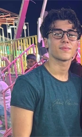 harrybo0s's tweet photo. 2013te frat boy harryyi yasayabildigimiz icin efenin anasi olmakla cezalandiriliyorum https://t.co/oqSMVhzEK7