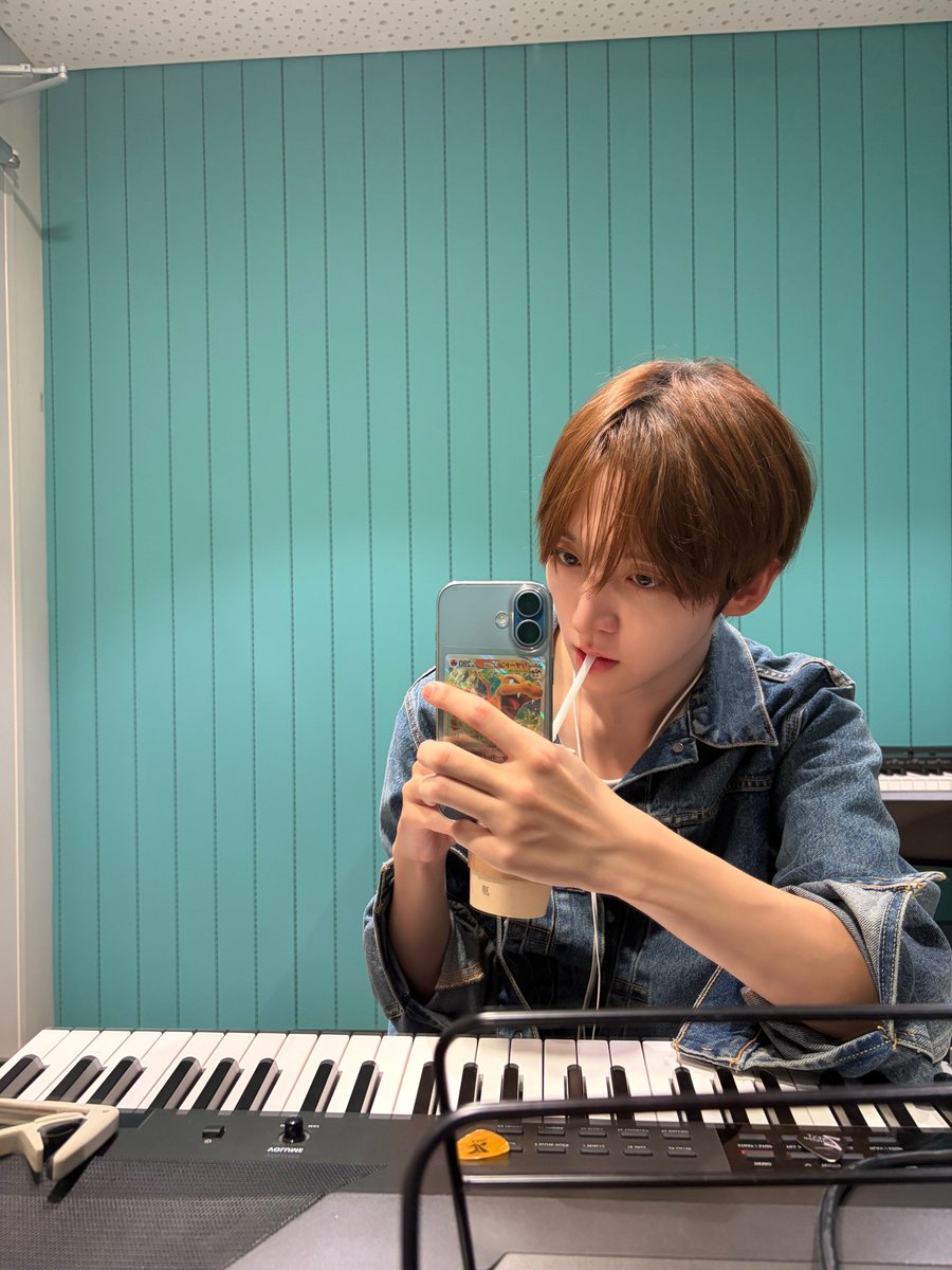 kou_ouuu's tweet photo. 와 너무이뻐서 뒤에 포켓몬카드잇는지도 몰 랏 어 https://t.co/ri8QwppXZt