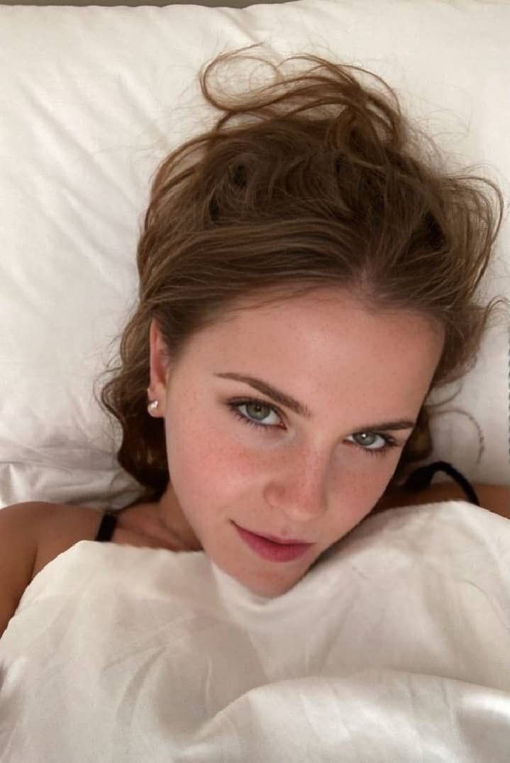 EmmaWatsonlw's tweet photo. Good morning all my fans all my 😘 🇬🇧🇬🇧🇬🇧 https://t.co/qRY2LyhNYT
