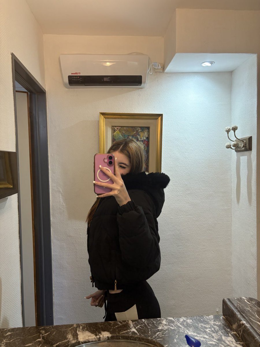 AtlasDeanThorne's tweet photo. imagine being a squirter in the 1600s and they call u a witch https://t.co/TnrL07czB8