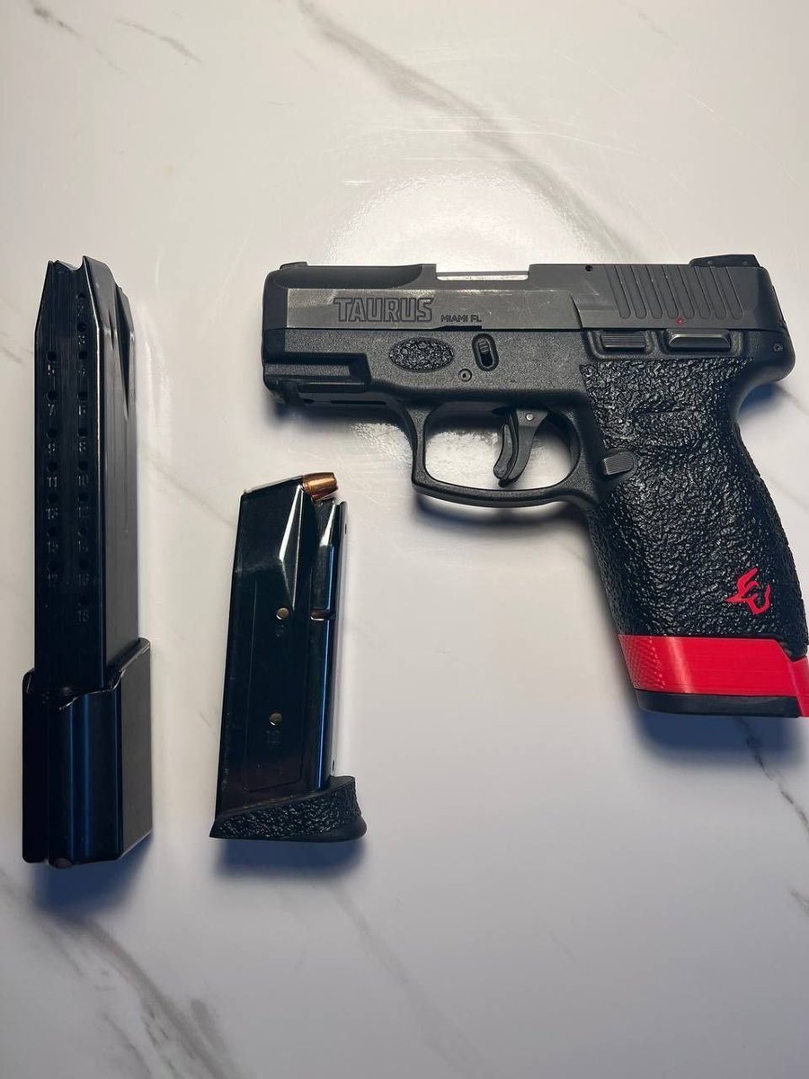 ChicagoDroryxtX's tweet photo. Lmk 
#glock #tactical #ar #shooting #pewpewlife #pistol #rifle #chicago #ndamendment #weaponsdaily #firearm #edc #weapons #military #igmilitia #pewpewpew #freedom #handgun #hunting #concealedc #chicago https://t.co/RbH6CLVlld