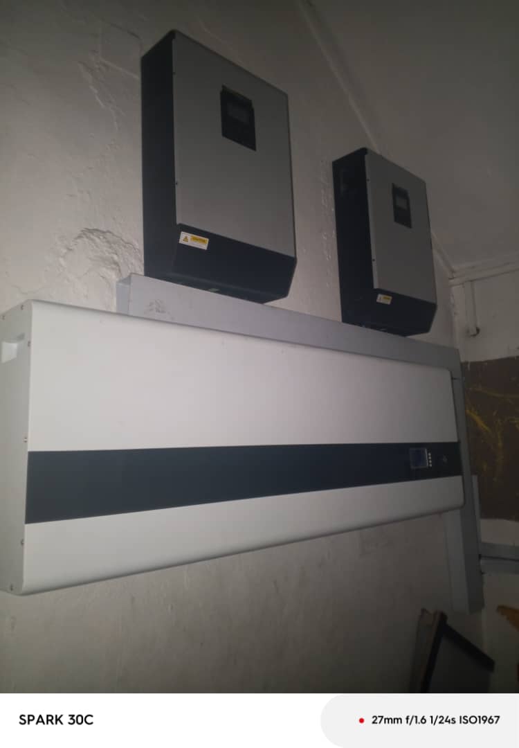 SolidRun's tweet photo. Power up your home in Port Harcourt! ⚡️

Upgrade your setup with 2x 5kVA Solar Inverters paired with a high-capacity 300Ah Lithium Battery. Say goodbye to blackouts and enjoy reliable, uninterrupted power. 🇳🇬☀️

DM to get yours installed! #SolarEnergy #PortHarcourt #CleanEnergy https://t.co/OKcWjeRD8X