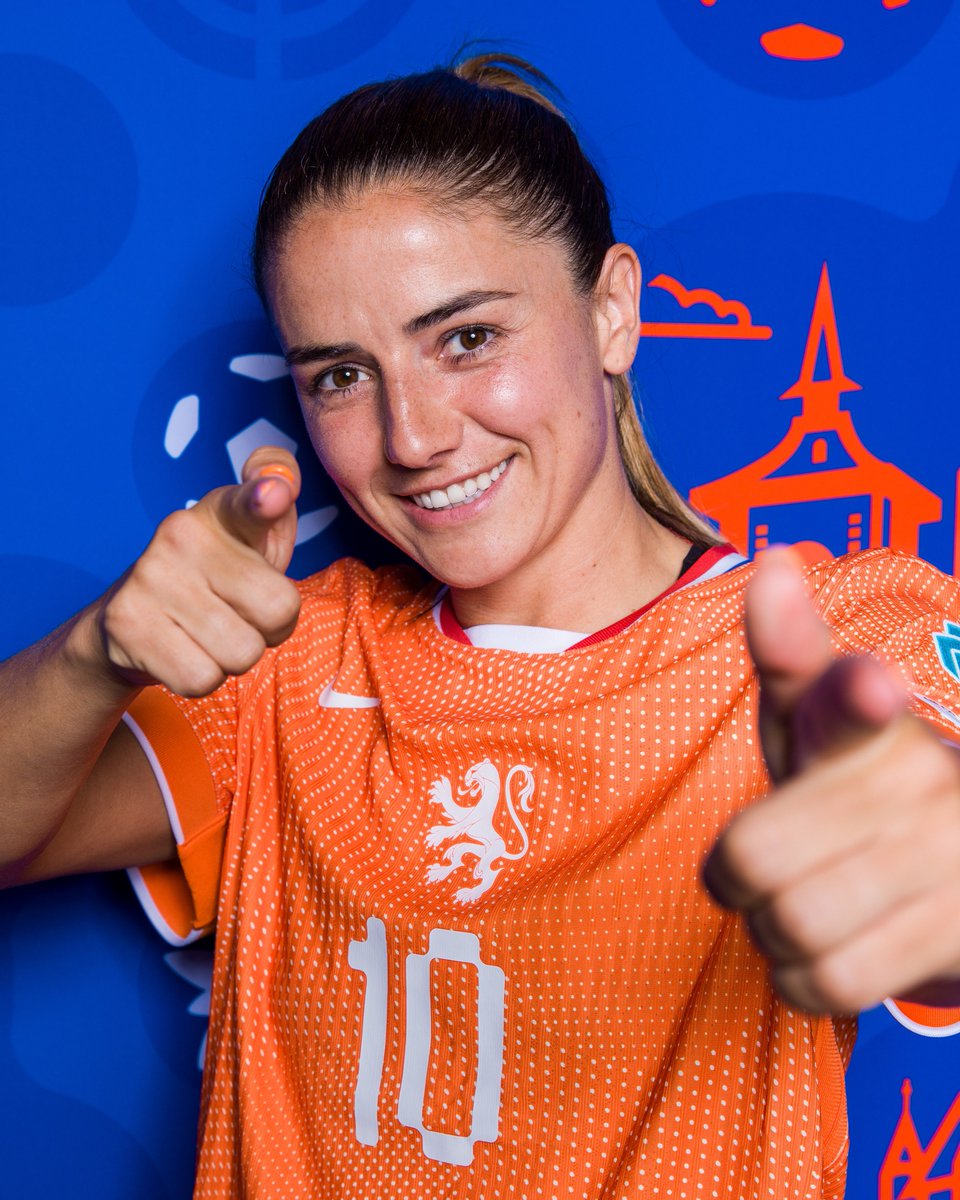 WEURO's tweet photo. Smile if it's your birthday 😁🎂

HBD, Daniëlle van de Donk 🧡

#WEURO2025 https://t.co/9Ekwlua4nq
