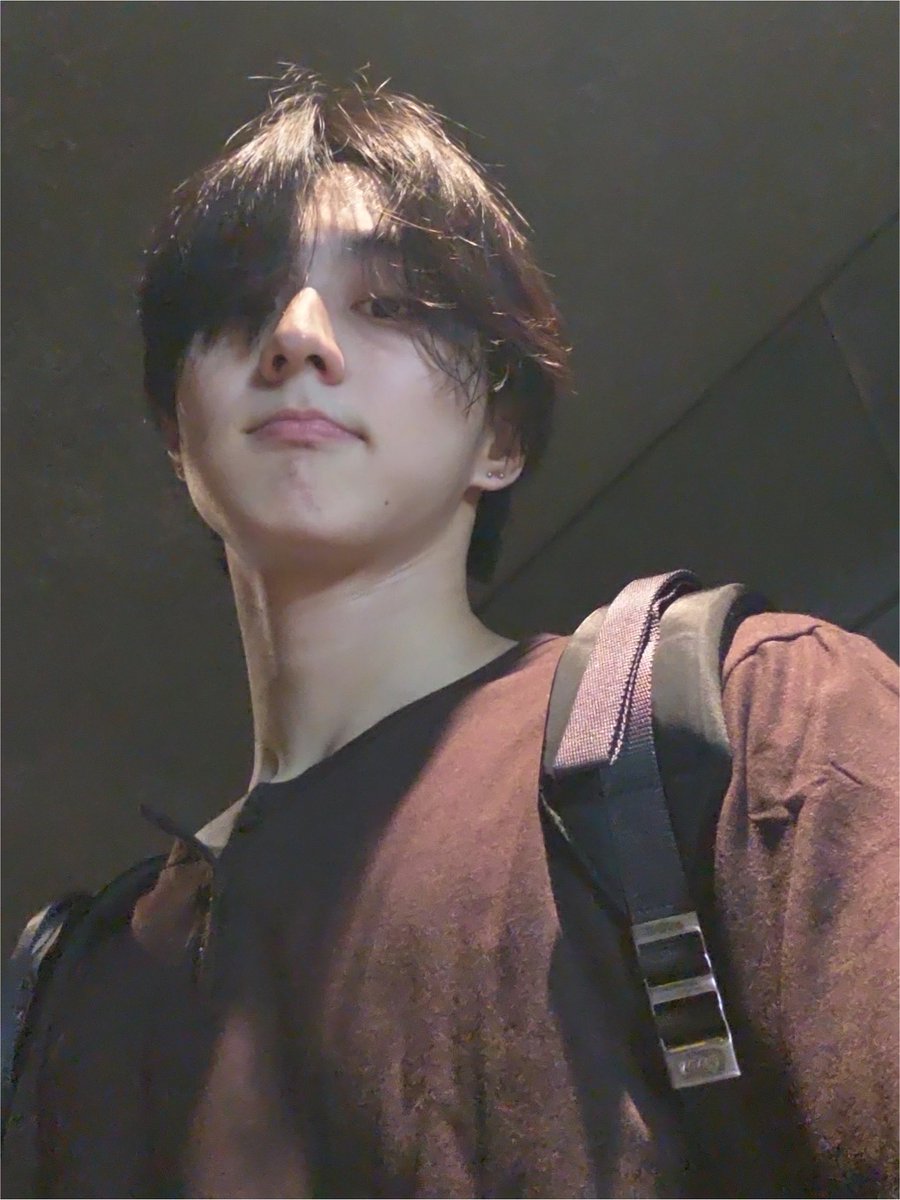ridetosolarr's tweet photo. THIS TYPICAL SELFIE ANGLE OF JUNGWON IS REALLY GOING TO DRIVE US CRAZY https://t.co/TMb5u6eyWf