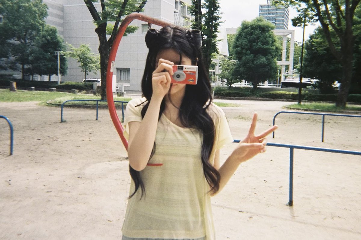mywonh33's tweet photo. 원희 고양이머리 하고 찍은 필카 📸🐱 https://t.co/zZpYHfnnJA