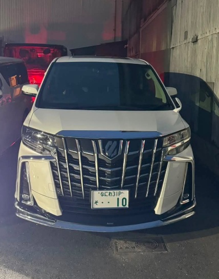 jidoushatounan's tweet photo. 【自動車盗難情報】大阪府東大阪市小阪でトヨタ アルファードの盗難被害がありました！
近隣の方はご注意ください！

■車種：トヨタ アルファード
■日時：22026年8月5日 1:30 〜 2026年8月5日 7:30
■被害場所：大阪府東大阪市小阪 河内小阪駅前パーキング
■ナンバー：なにわ31P そ 10
■特徴：SOREX（ソレックス）のステンレス製ヒッチメンバー付き

■オーナー（投稿主）見かけた方居たらご連絡頂きたいです。
■オーナー（投稿主）連絡先：（Threads）yuki00.gram

詳細URLと拡散用動画はリプ欄です
拡散希望、ご協力お願いします！