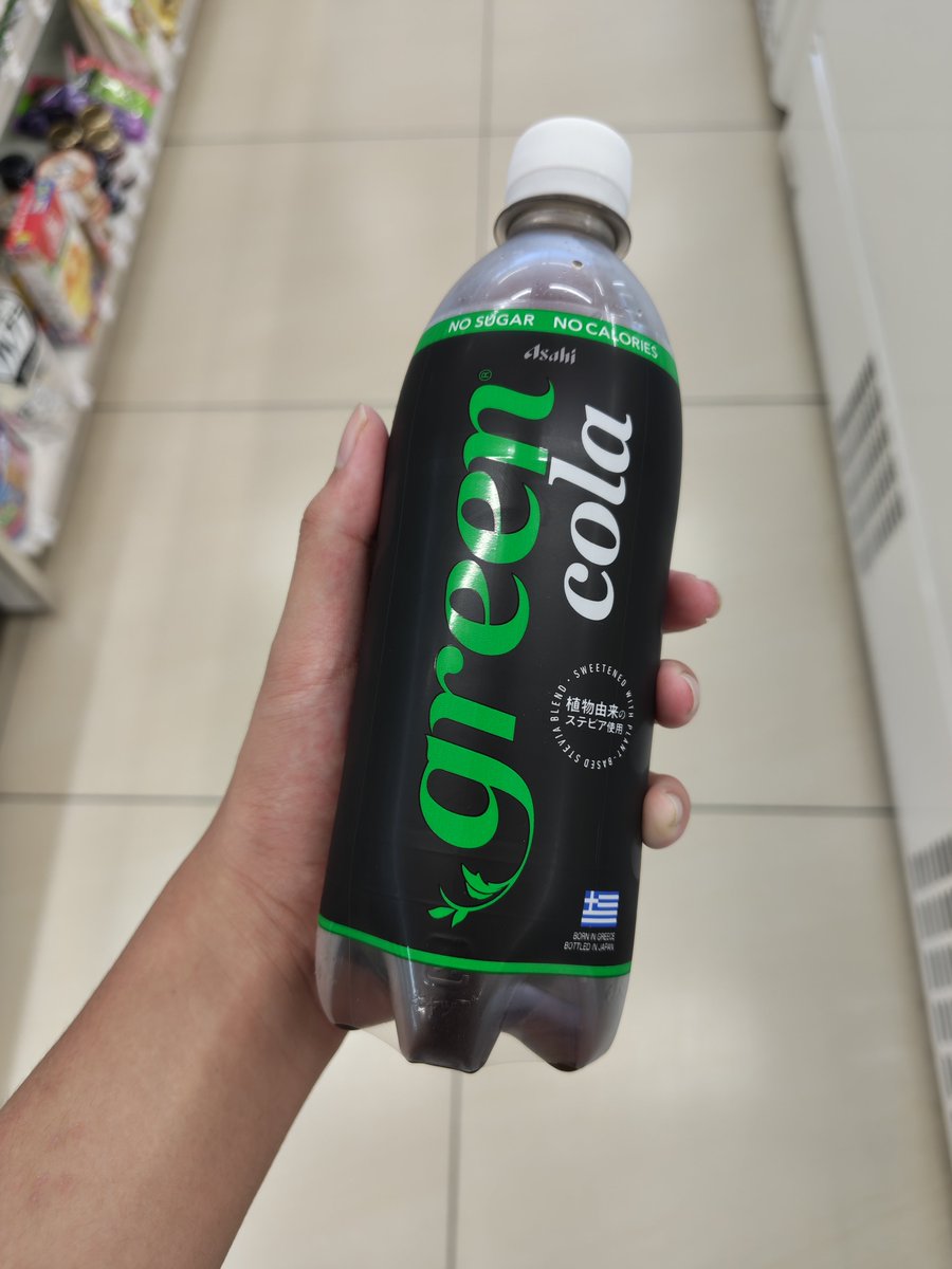 RamenCopOGW's tweet photo. グリーンコーラ買ってきた
感想は普通のコーラ https://t.co/llzuhg5KyL
