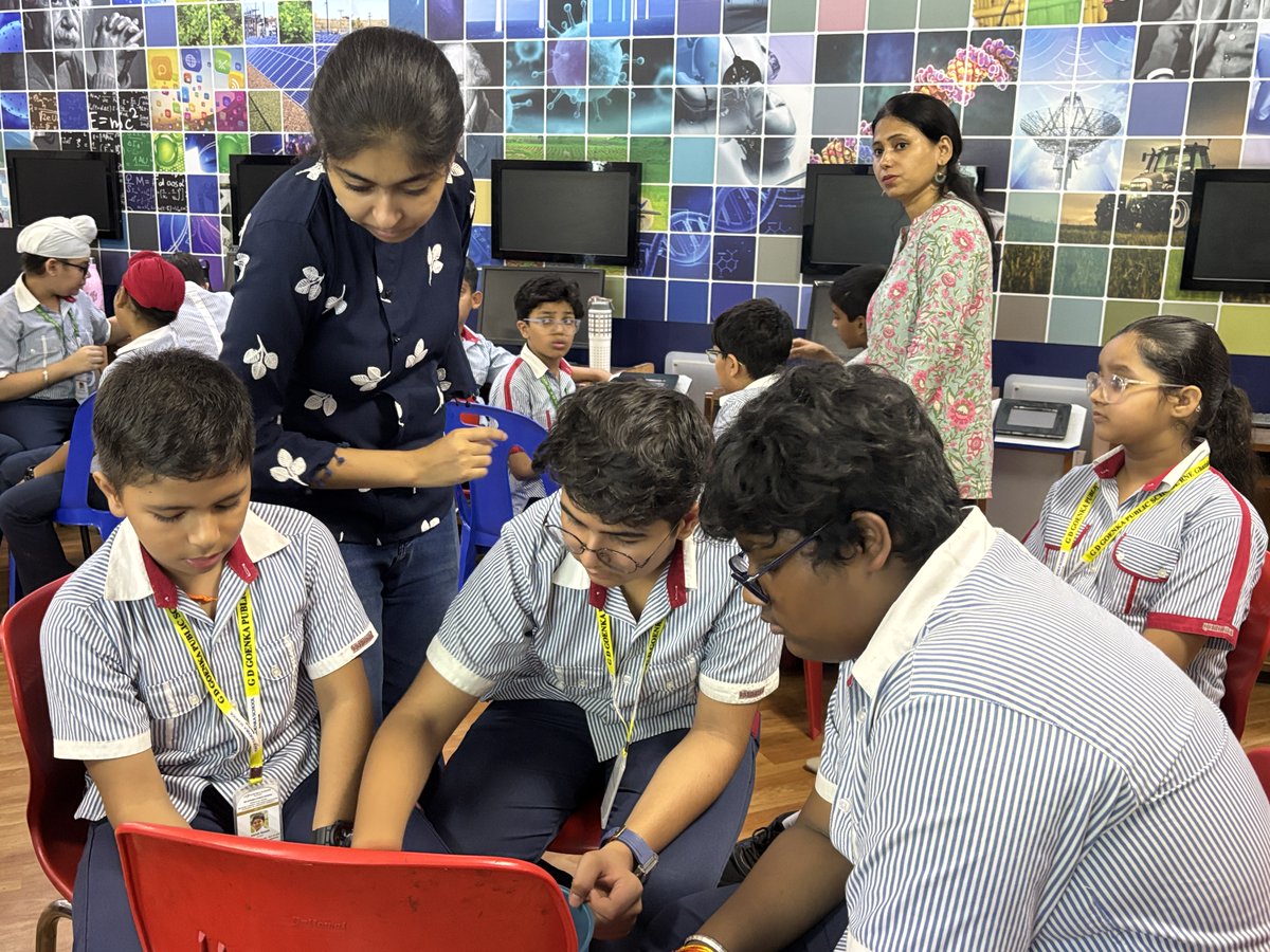 NSC_Delhi's tweet photo. Explore the future of robotics and automation!π€β‘οΈ
Catch interactive Castor Bot Session at @NSC_Delhi & learn how smart engineering drives robotic movement!π’
Visit to explore & have more fun with science!π’β¨
#NSCDelhi #CastorBot #Robotics #STEMEducation #VisitNSCDelhi https://t.co/szrrcbvLun