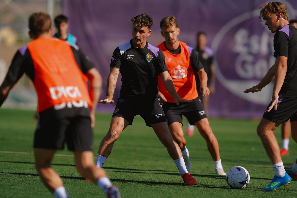 realvalladolid's tweet photo. 💪 Y de Los Anexos a La Albuera. ¡VAMOS!
#PretemporadaRV https://t.co/LgBHkeQaph