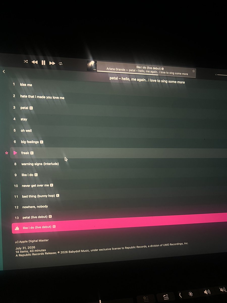 briasbloodline's tweet photo. good morning ☀️RT’ing THIS

if anybody wants the “petal - hello, i love to sing” LIVE versions (stay/oh well, petal/like i do)♡ but can’t afford it right now, just let me know, i can send you the audio files for them all, just support my Ariana concert insta posts #ArianaGrande https://t.co/eYxBoFr661