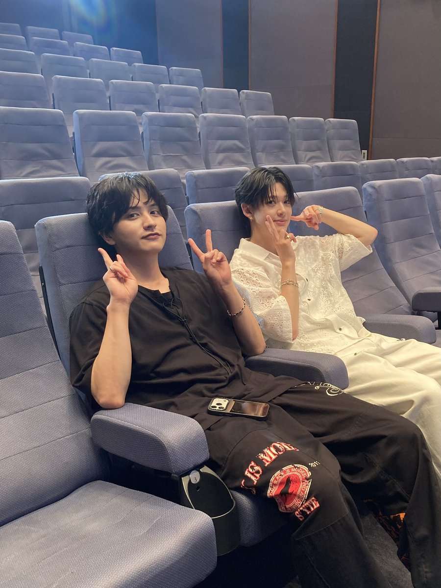 mx_dramania's tweet photo. 💠━━━━━━━━━━━💠
8/21(金)ドラマ『しもべの王子様』
　🎬最終話プレミア上映会🩶
💠━━━━━━━━━━━💠

本会場のプレイガイド先行が本日スタートしました！
皆様のご来場をお待ちしております🤴🏻✨

🔽ご応募はこちら
https://t.co/2rqbxgbUTl
🎫プレイガイド先行受付期間
8/9(日)23:59まで

🍿全国35館の映画館で開催！！🍿
ライブビューイングチケットも好評販売中！
大画面&大迫力の音響で最終話を楽しめるチャンス💪🏻
https://t.co/fvaWJtwjVI

来場者特典は…🎁
オリジナルチェキ風カード📸
（本会場＆ライブビューイング共通）

イベントの詳細はドラマHPへ！
🔗https://t.co/5DexIWuWdv