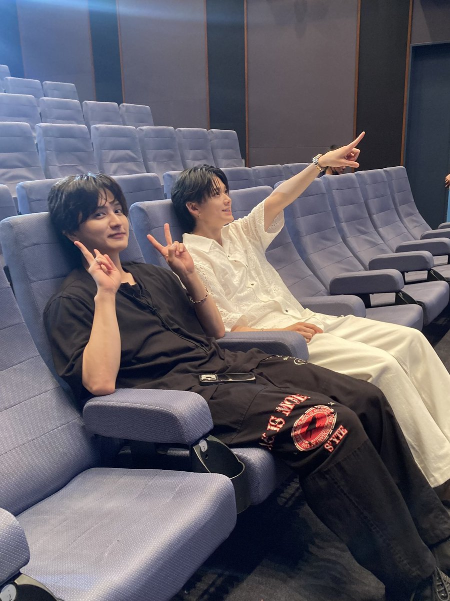 mx_dramania's tweet photo. 💠━━━━━━━━━━━💠
8/21(金)ドラマ『しもべの王子様』
　🎬最終話プレミア上映会🩶
💠━━━━━━━━━━━💠

本会場のプレイガイド先行が本日スタートしました！
皆様のご来場をお待ちしております🤴🏻✨

🔽ご応募はこちら
https://t.co/2rqbxgbUTl
🎫プレイガイド先行受付期間
8/9(日)23:59まで

🍿全国35館の映画館で開催！！🍿
ライブビューイングチケットも好評販売中！
大画面&大迫力の音響で最終話を楽しめるチャンス💪🏻
https://t.co/fvaWJtwjVI

来場者特典は…🎁
オリジナルチェキ風カード📸
（本会場＆ライブビューイング共通）

イベントの詳細はドラマHPへ！
🔗https://t.co/5DexIWuWdv