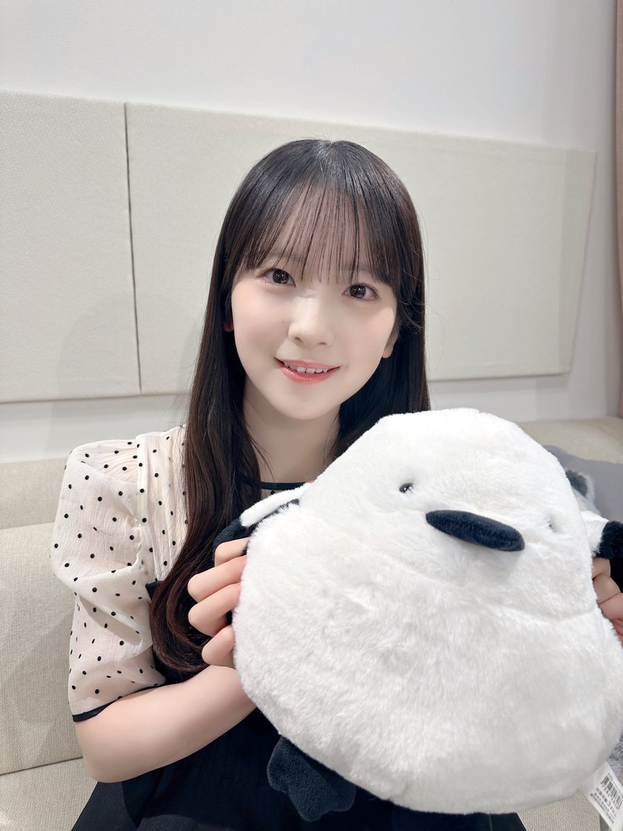 nogizaka46's tweet photo. 本日8月5日(水)18:15頃～、
#SHOWROOM 「#のぎおび」に、
#鈴木佑捺 が出演します🌴

皆さま、ぜひご覧ください🍉✨

https://t.co/NDR6JkEaIN

#乃木坂46 https://t.co/zq2mjGkEAk