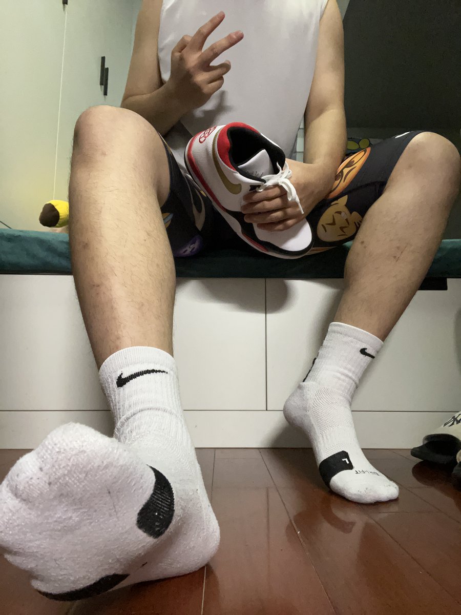 yang1011252's tweet photo. 丑萌高弹展示，有宝宝喜欢吗
#高弹 #紧身裤 #体育生 #体育生内裤 #健身 #白袜 #篮球鞋 https://t.co/xvJSFkzXFi