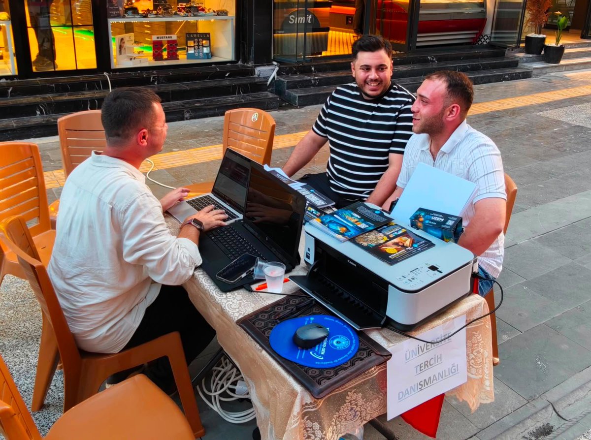hatayocak31's tweet photo. Ülkü Ocakları Hatay İl Başkanlığı olarak, Genel Merkezimiz tarafından geliştirilen Üniversite Tercih Robotu ile üniversite adayı gençlerimizin tercih sürecinde yanlarında olmaya devam ediyoruz.

Gençlerimizin doğru tercihler yapmalarına katkı sunmak, geleceklerine ışık tutmak ve bu önemli süreçte yanlarında olmak adına çalışmalarımızı sürdürüyoruz.

Ülkü Ocakları olarak, Türk gençliğinin olduğu her yerde, gençlerimizin yanında olmaya devam edeceğiz.

Var olsun Ülkü Ocakları! 🇹🇷

@ayyildirim1 
@Ulku_Ocaklari