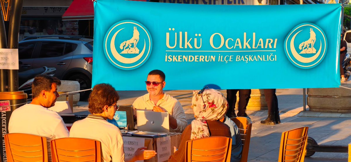 hatayocak31's tweet photo. Ülkü Ocakları Hatay İl Başkanlığı olarak, Genel Merkezimiz tarafından geliştirilen Üniversite Tercih Robotu ile üniversite adayı gençlerimizin tercih sürecinde yanlarında olmaya devam ediyoruz.

Gençlerimizin doğru tercihler yapmalarına katkı sunmak, geleceklerine ışık tutmak ve bu önemli süreçte yanlarında olmak adına çalışmalarımızı sürdürüyoruz.

Ülkü Ocakları olarak, Türk gençliğinin olduğu her yerde, gençlerimizin yanında olmaya devam edeceğiz.

Var olsun Ülkü Ocakları! 🇹🇷

@ayyildirim1 
@Ulku_Ocaklari