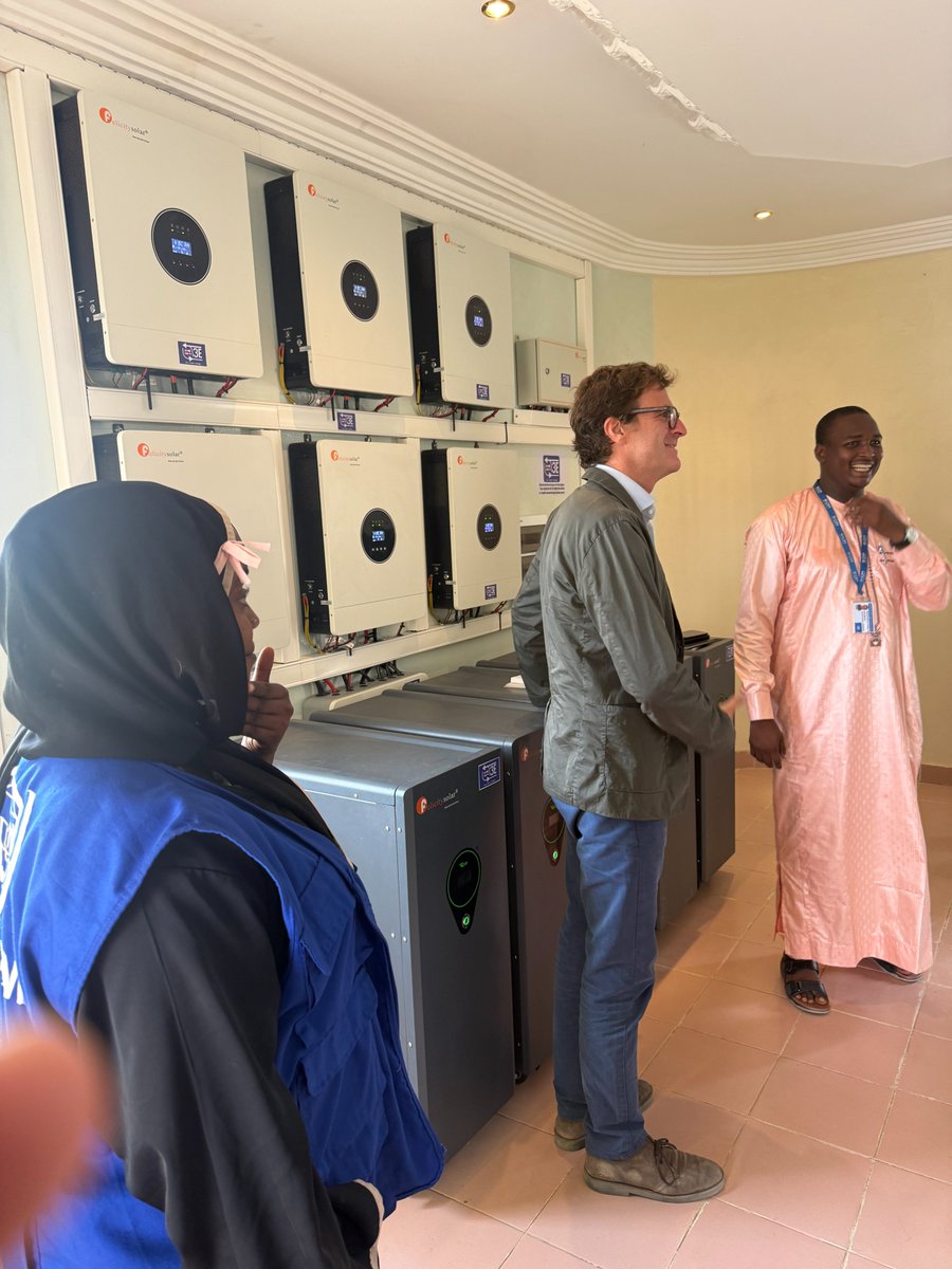 OIMTchad's tweet photo. ☀️À Moussoro, notre bureau fonctionne désormais entièrement à l'énergie solaire.

Une énergie propre qui réduit les émissions de notre réponse humanitaire, dans une région déjà en première ligne face au changement climatique. https://t.co/YZrHuu6v9g