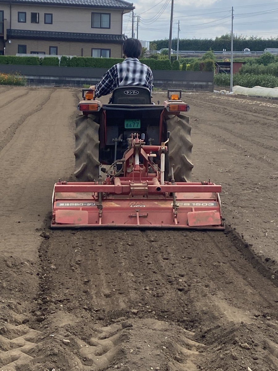 Araifarm1230's tweet photo. こんばんは🌇
今日は、息子がお休みだったので、畑をトラクターで耕してもらいました🚜あっちもこっちも
すっごく助かりました😄
午前中には、xでお世話になっている方がお家に遊びに来てくださり、沢山お話しが出来て楽しかったです🙂
今日も1日お疲れ様でした☺️ゆっくり休んでくださいね😊 https://t.co/AZOPEkdtBh
