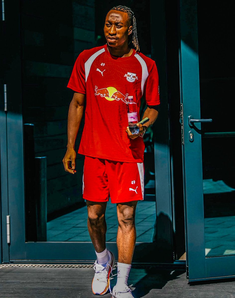 eurofootcom's tweet photo. 🚨🇨🇮 𝐎𝐅𝐅𝐈𝐂𝐈𝐀𝐋 | Yan Diomande (19) is back in RB Leipzig training after recovering from illness! ✅ https://t.co/sTsp1ck6Lm