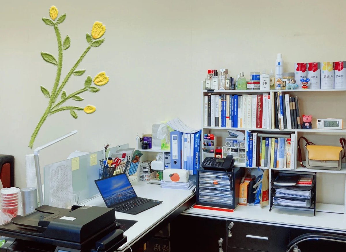 TonyaPeace61190's tweet photo. Tiny desk, big vibe! This morning setup has my go-to mug, a notebook, and a tiny plant—simple, calm, and ready to crush work. https://t.co/NMfCKE30Bv